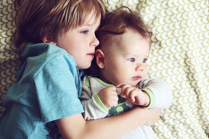 Quiet time for two: how to put both older and younger () Quiet hour for two: how to put both older and younger