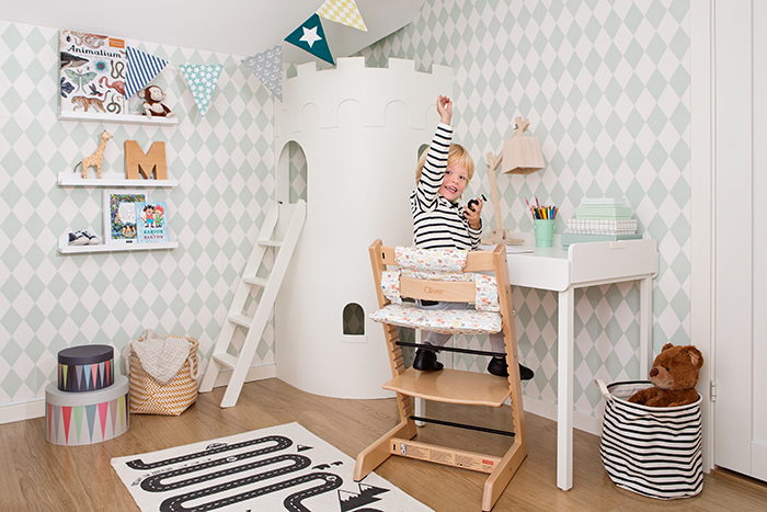 How to help your child feel at home more comfortable? () How to help your child feel more comfortable in the house?