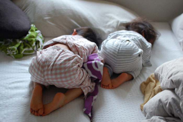 Quiet time for two: how to put both older and younger () Quiet hour for two: how to put both older and younger