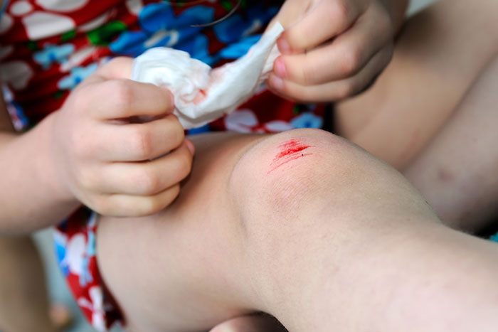 We act without delay: 6 emergency situations with children () We act without delay: 6 emergency situations with children