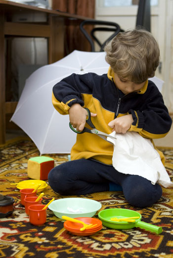 Kids love to fool around () Kids love to fool around